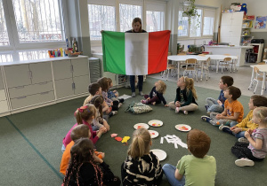 mama Martynki przybliża dzieciom kulturę Włoch
