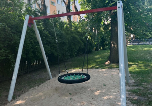 Gniazdo do zabawy w ogrodzie przedszkolnym